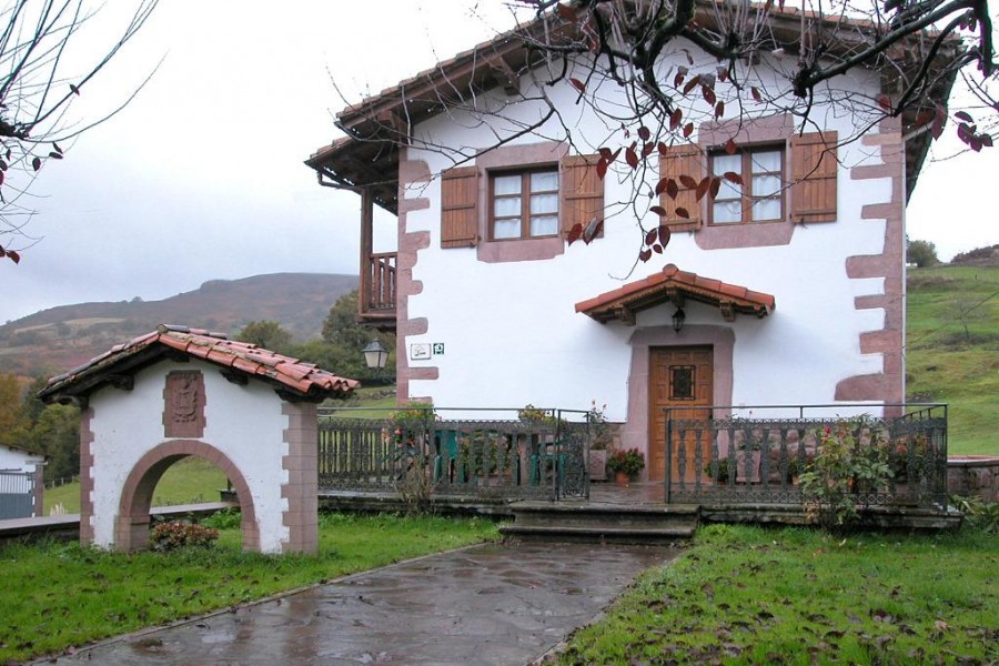 Casa Rural Miguelenea Amaiur Maya Pirineo Montana Navarra