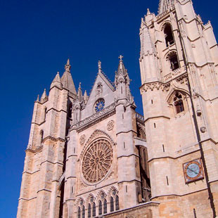 León, ciudad jacobea en torno a su catedral gótica