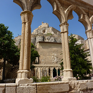 Morella y Cat,  medievo y naturaleza en Les Ports