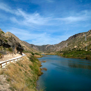 Pastrana y la Ruta de los Lagos, agua y arte